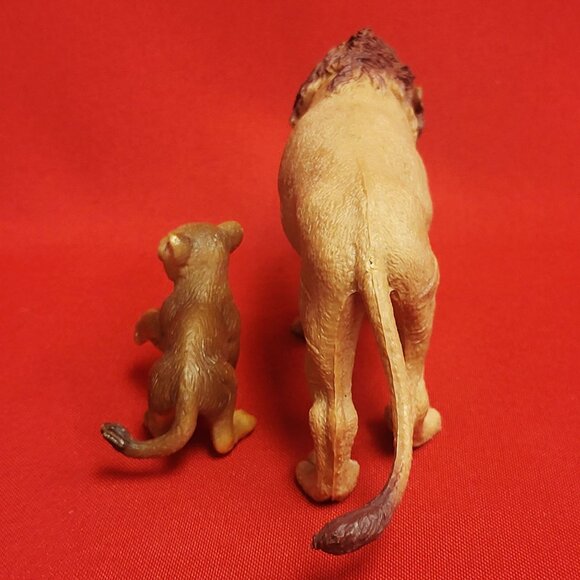 Vintage Schleich Lion and Lion Cub Toy Figurines - Picture 4 of 10